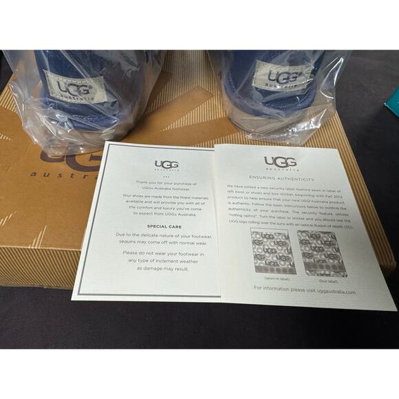 UGG / Boots Classic Short / Sparkle / Dark Blue / Authentic / size 7 / NIB NWT - Picture 8 of 8